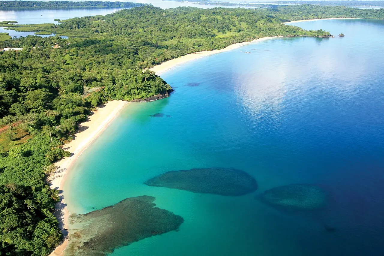 Zapatilla & Red Frog Beach